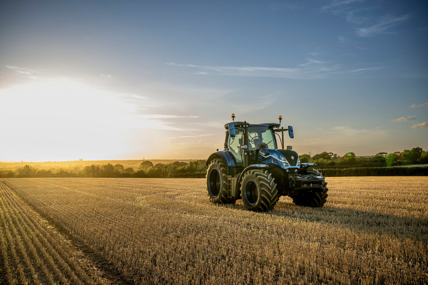 THE FPT INDUSTRIAL N67 NATURAL GAS ENGINE POWERS THE WORLD’S FIRST LNG PROTOTYPE TRACTOR, DESIGNED BY NEW HOLLAND AGRICULTURE